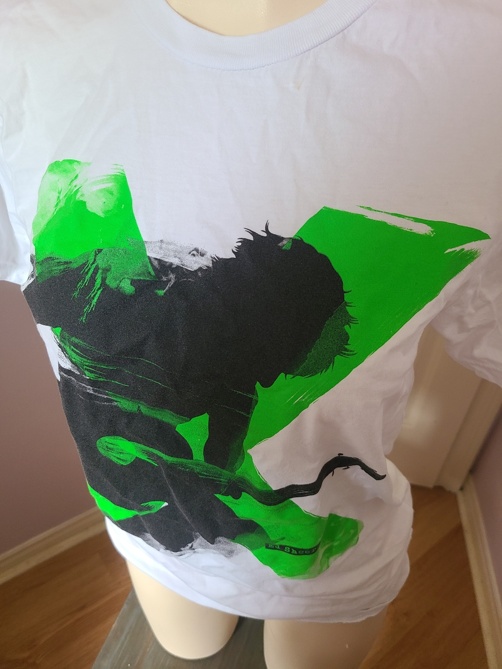 Ed Sheeran White Short-Sleeve Graphic Tee with Green & Black Guitar Motif - Picture 3 of 4